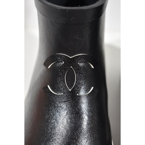Chanel 23A Black White Caoutchouc Rubber CC Logo Low Top Short Rain Boots 40 - Picture 5 of 10